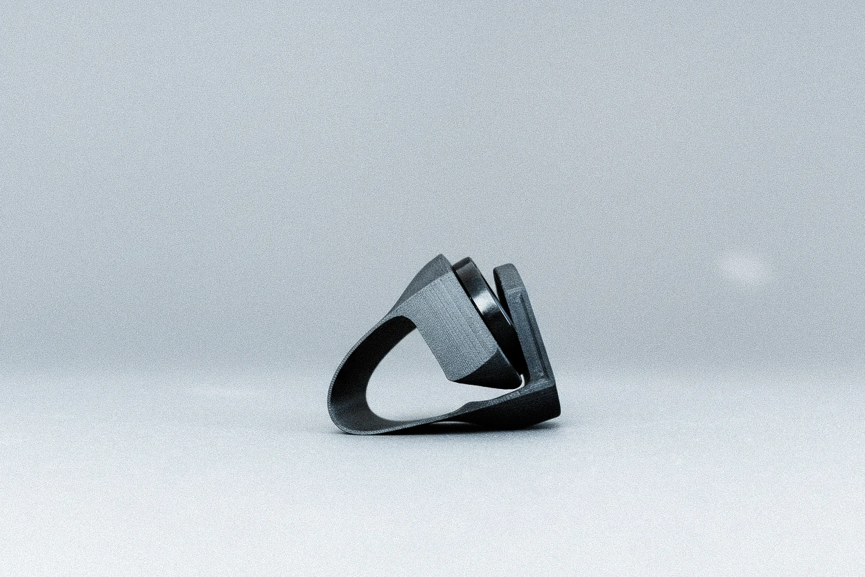 Geöffnete Halterung für Garmin Varia Radar