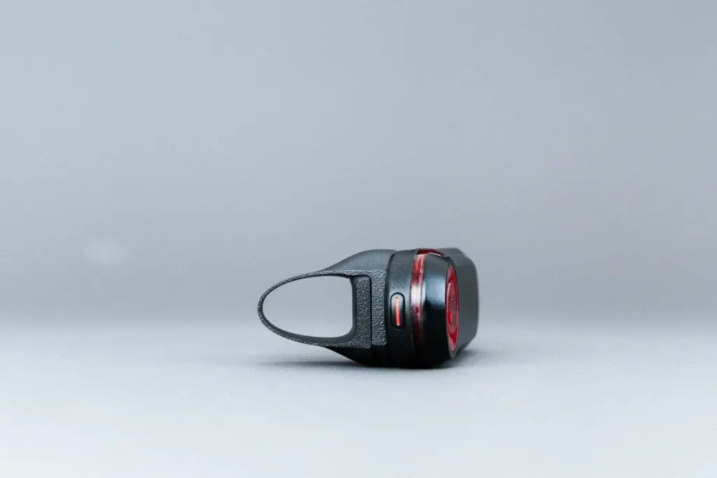 Halterung mit montiertem Garmin Varia Rücklicht in der Oberansicht
