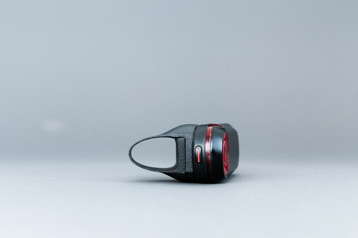 Halterung mit montiertem Garmin Varia Rücklicht in der Oberansicht