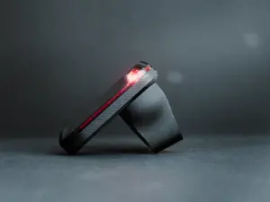 Halterung mit Garmin Varia Radar in der Seitenansicht