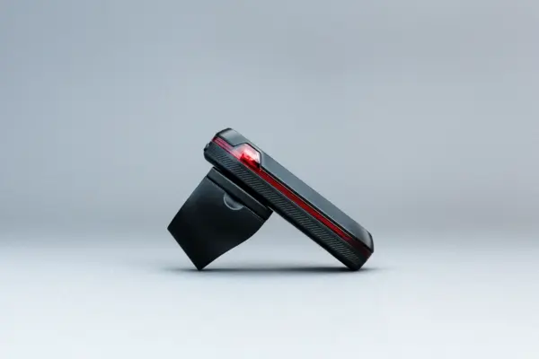 Halterung mit Garmin Varia Radar in der Seitenansicht mit Griffmulde