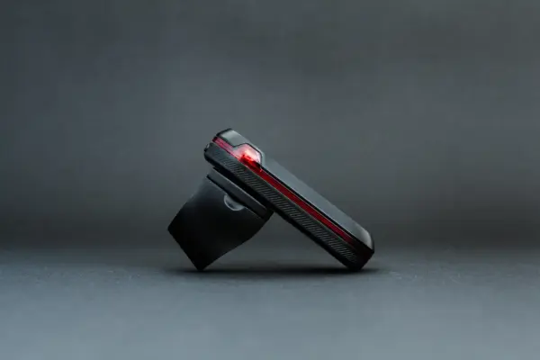 Halterung mit Garmin Varia Radar in der Seitenansicht mit Griffmulde