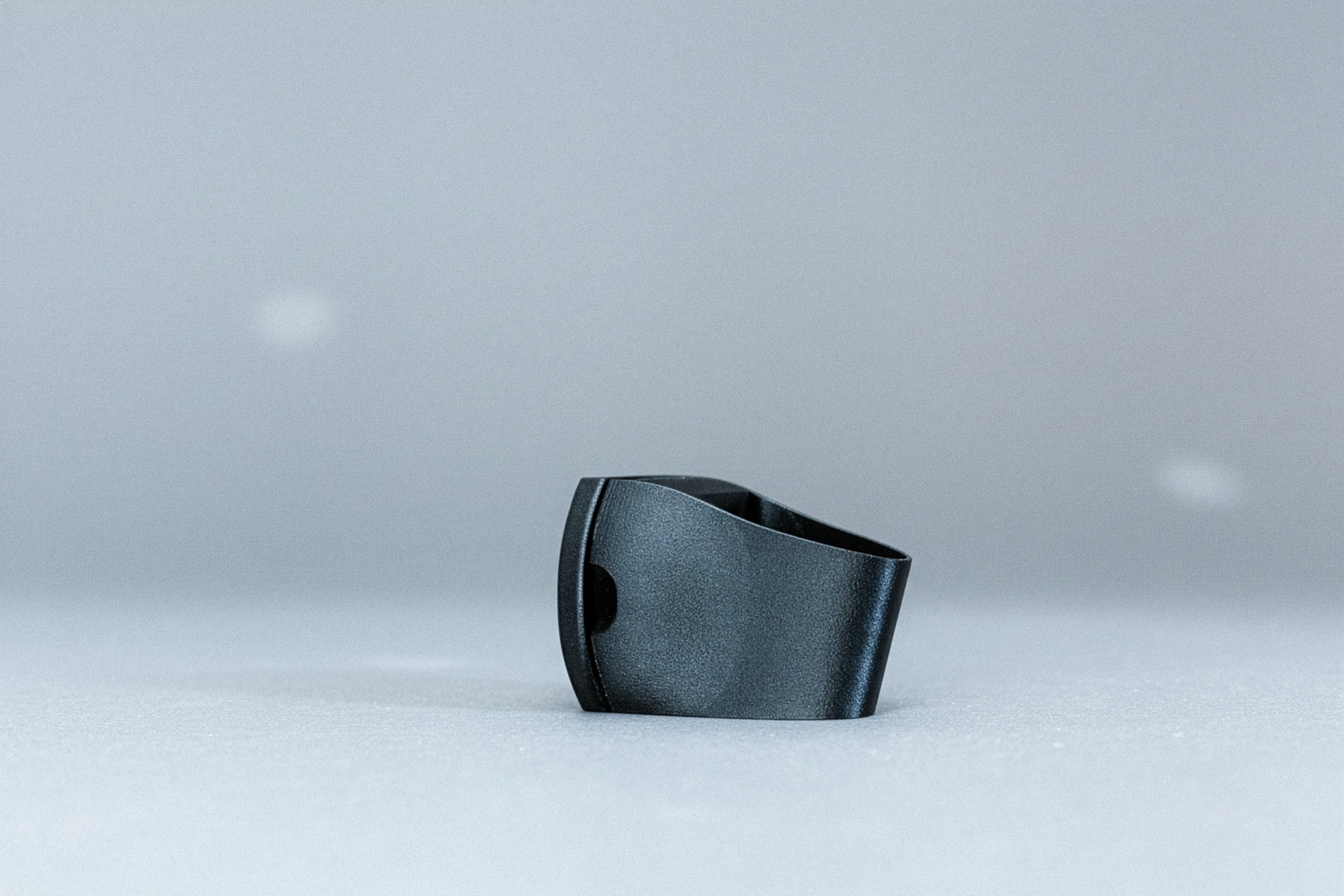 Seitliche Ansicht der Halterung für Garmin Varia Radar