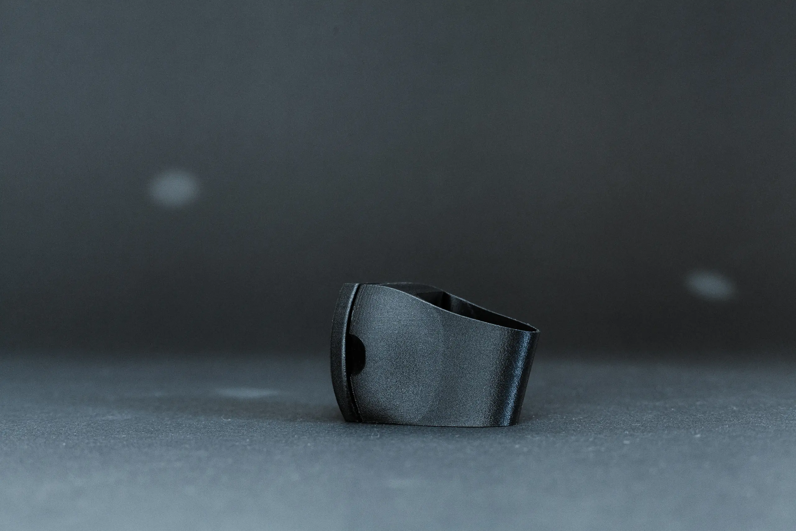 Seitliche Ansicht der Halterung für Garmin Varia Radar