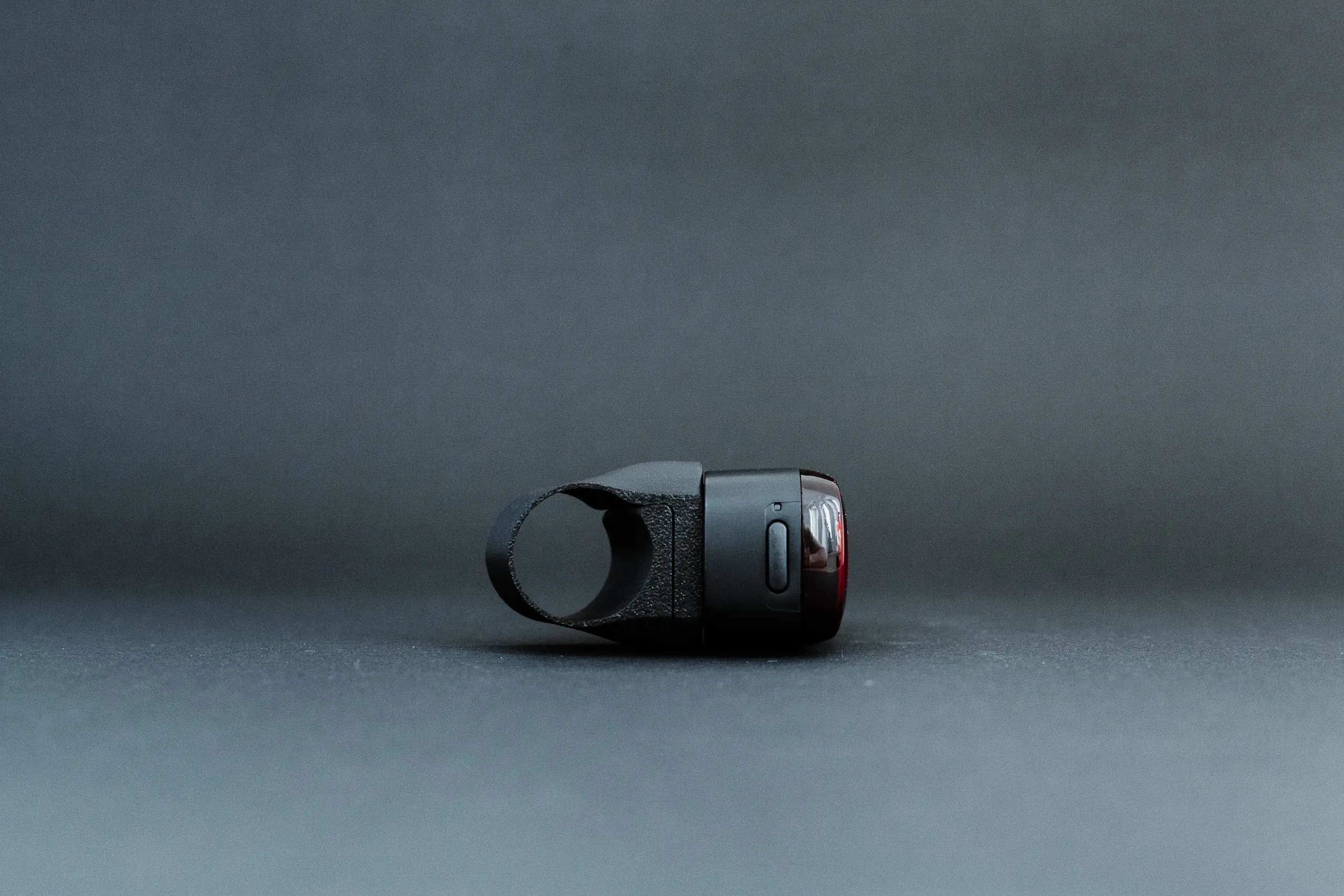 Halterung mit montiertem Wahoo TRACKR RADAR in der Oberansicht