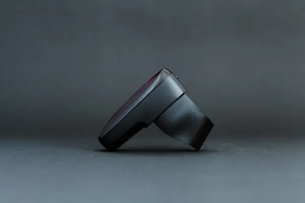 Halterung mit Wahoo TRACKR RADAR in der Seitenansicht