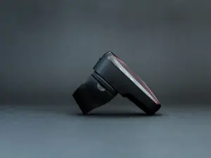 Halterung mit Wahoo TRACKR RADAR in der Seitenansicht mit Griffmulde