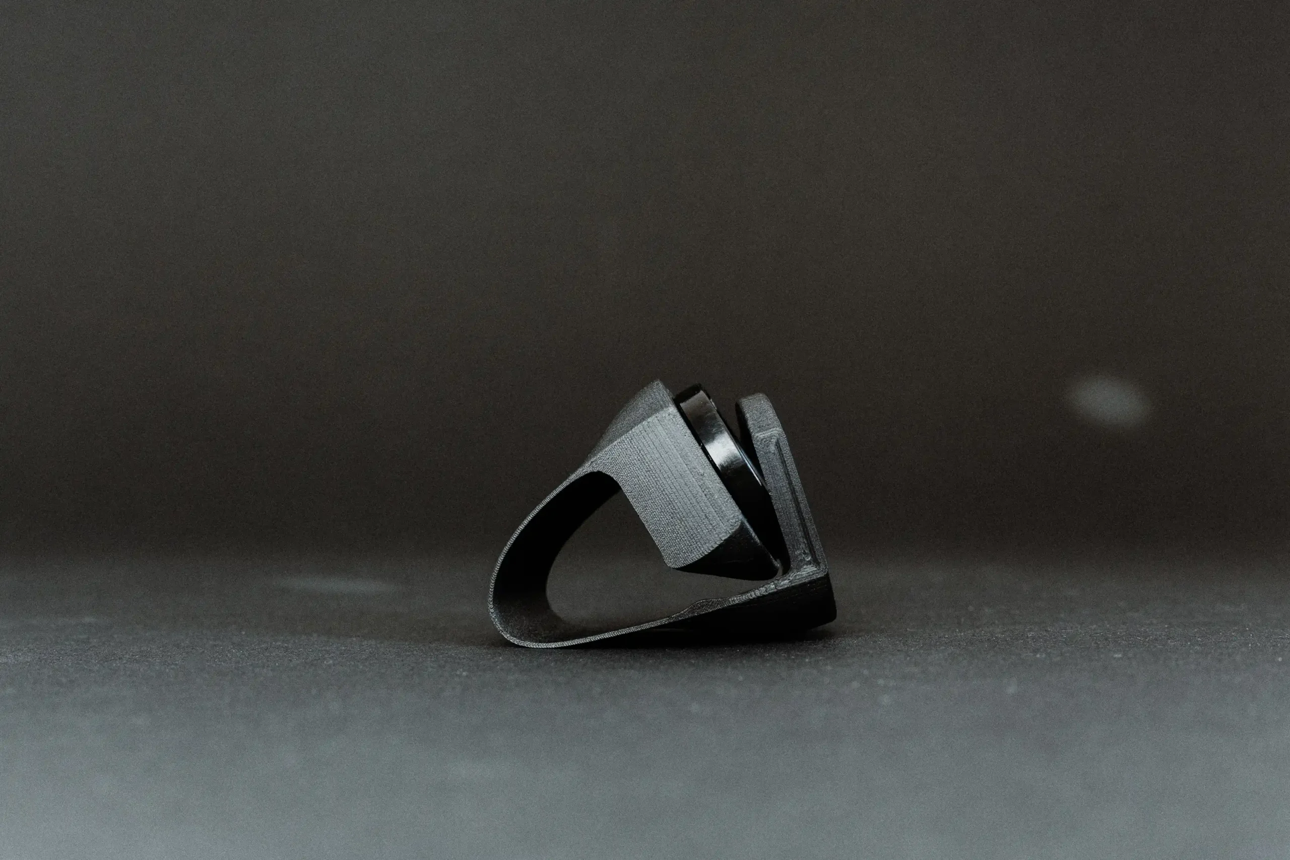 watts and grams MONO Halterung im geöffneten Zustand