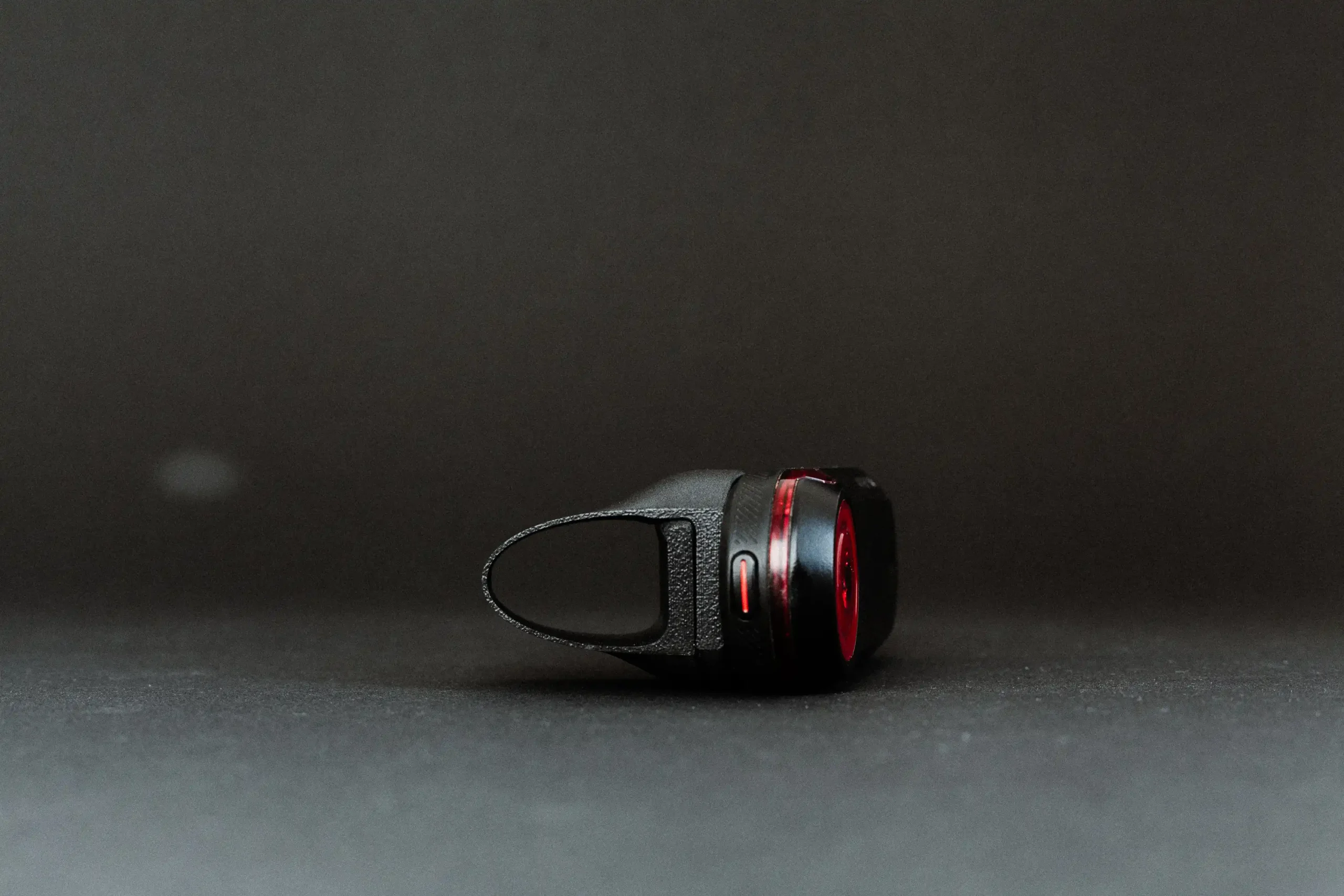 watts and grams MONO Halterung mit montiertem Garmin Varia Rücklicht